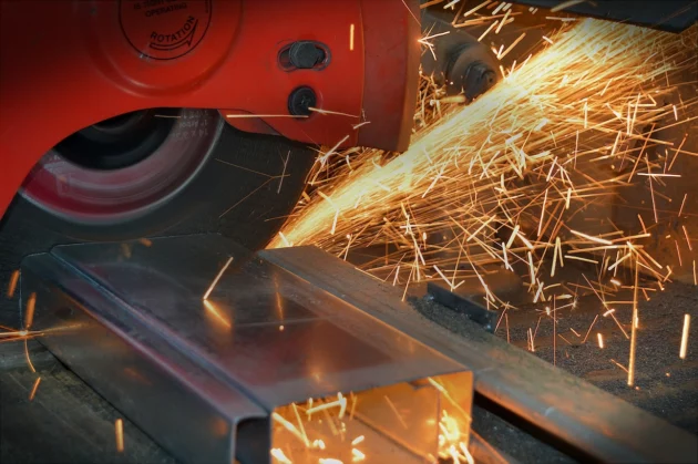 how does plasma cutter work